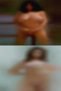 Naked girls hand bi boll.